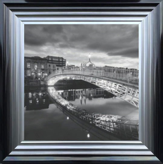 Ha'Penny Bridge, Dublin - Black and White